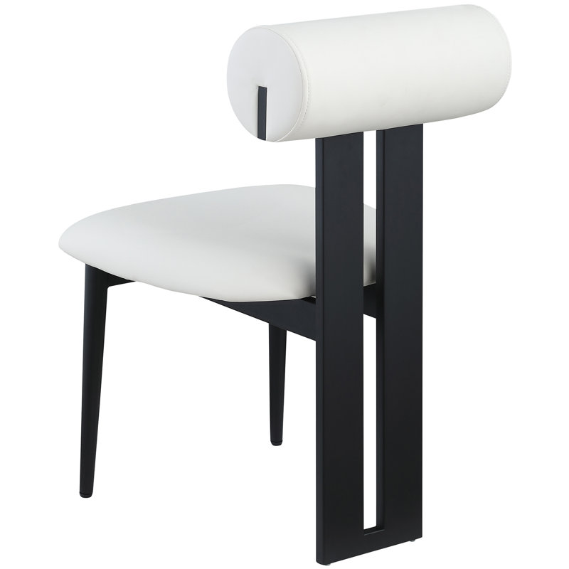 Chaise de salle à manger rembourrée Dario, Cuir crème végétalien, Noir mat