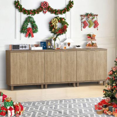 Buffet 3 en 1 cannelé avec rangement | Buffet en bois Mid-Century moderne avec tablettes et prises réglables, gris, style classique, fixation au sol, portes à panneaux surélevés, assemblage requis