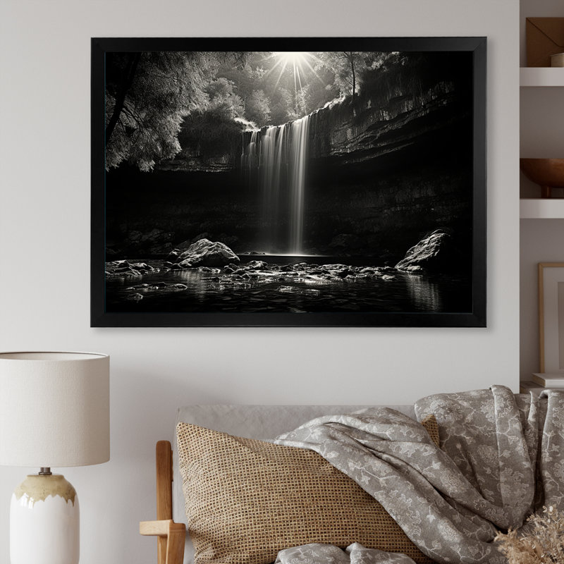 Cascade, paysage de falaise I, Cadre simple noir, H 24 po x l 32 po x P 1 po