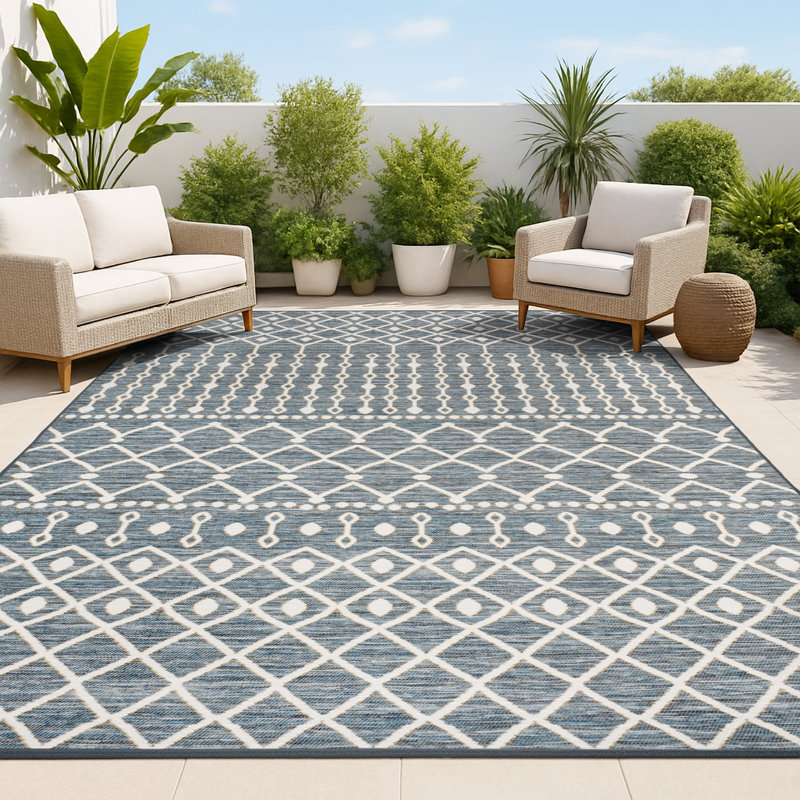 Tapis d'intérieur / extérieur bleu marine / crème réversible à motif géométrique Latori, Rectangle 5 pi 3 po x 7 pi 7 po