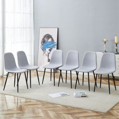 Confortable ensemble de chaises de salle à manger en lin et en coton - Six pièces en gris clair. Siège et dossier intégrés, matériau en lin et coton, assorti à la maison moderne.
