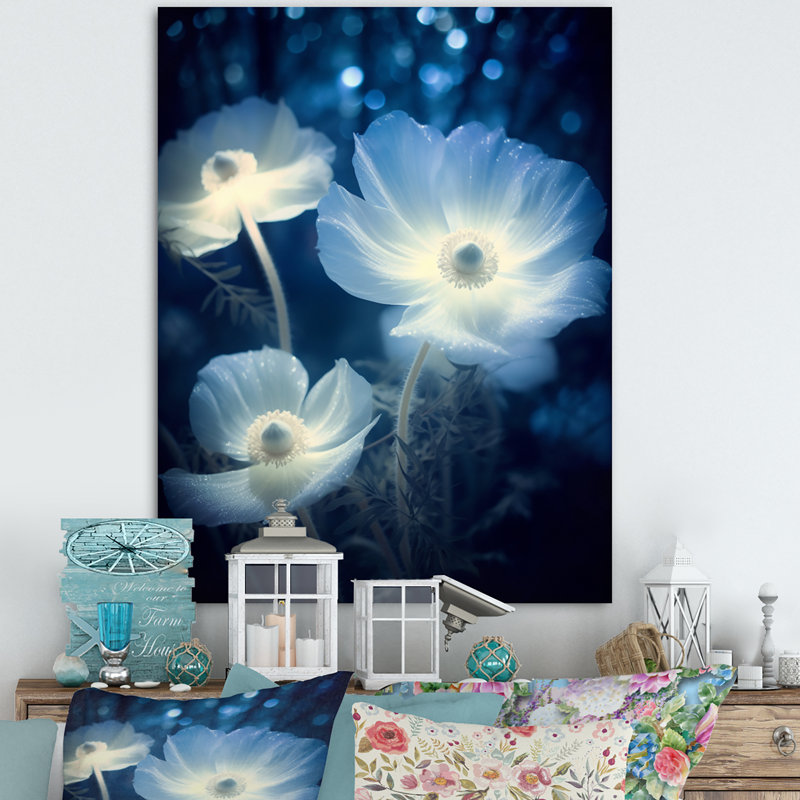 «White Blue Petals And Beauty II», impressions sur toile florales, Toile tendue, H 40 po x l 30 po x P 1,5 po