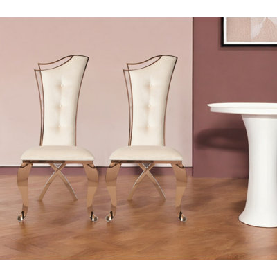 Ensemble de deux chaises d'appoint rembourrées en velours capitonné beige et or rose