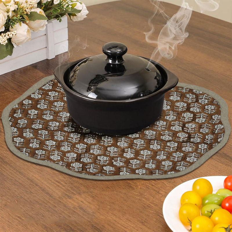 Tapis de table festonnés 15 po Fabivine - Tulsi Buti
