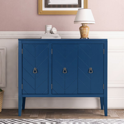 Buffet de rangement réglable avec 3 poignées rétro en métal et 4 pieds en pin, parfait pour organiser et décorer les entrées, les salons, et plus encore.