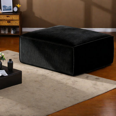Canapés modulaires moelleux, mousse noire, détente d'appartement moderne