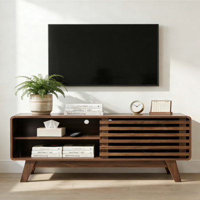 Meuble télé Farmhouse avec portes coulissantes à lattes, console multimédia à double armoire pour le divertissement organisé dans le salon et la gestion des câbles.