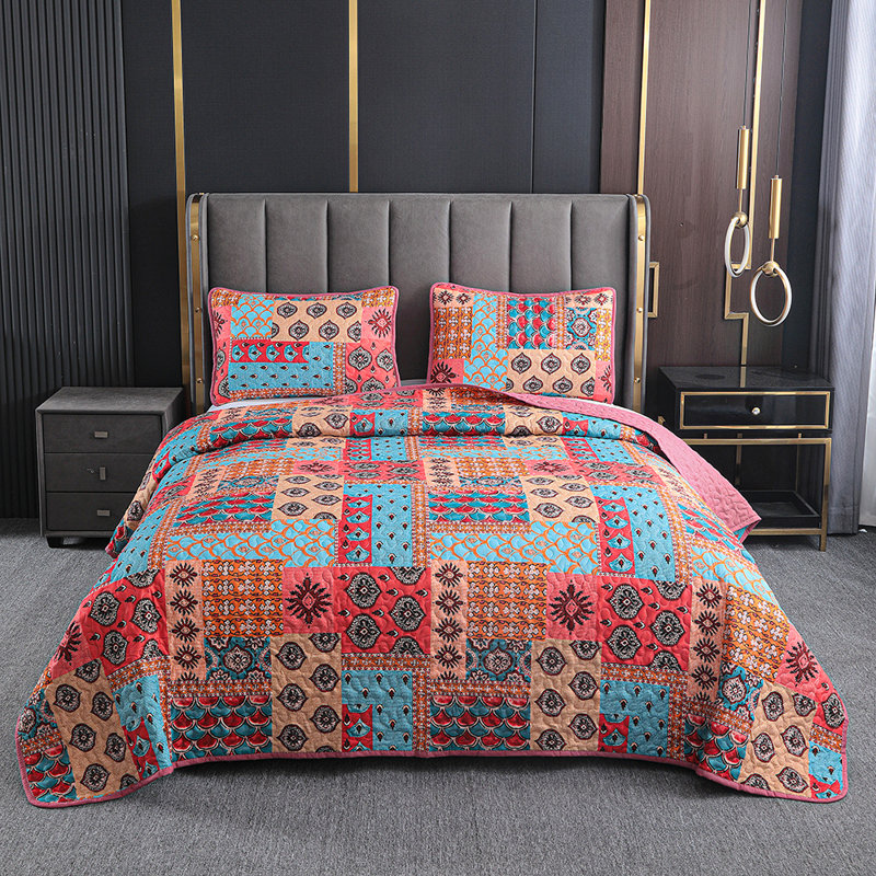 3-Piece Bohemian Patchwork Quilted Bedspread Coverlet Set for All Seasons, Boho Vintage Geometric Floral Reversible Lightweight Bedding Set with 1 Quilt and 2 Pillow Shams, Machine Washable, Room Decor