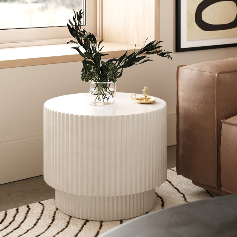 Table de bout en béton Naria Stanbridge, Blanc