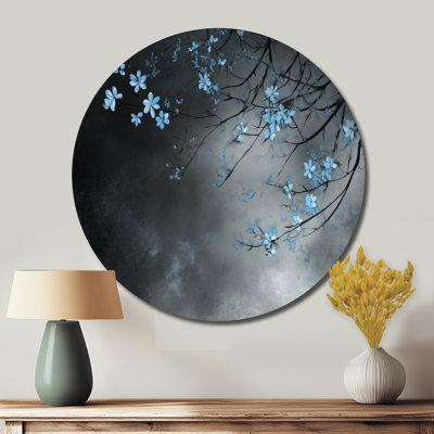 «Blue Cherry Blossoms Glowing At Midnight», art mural rond en métal floral