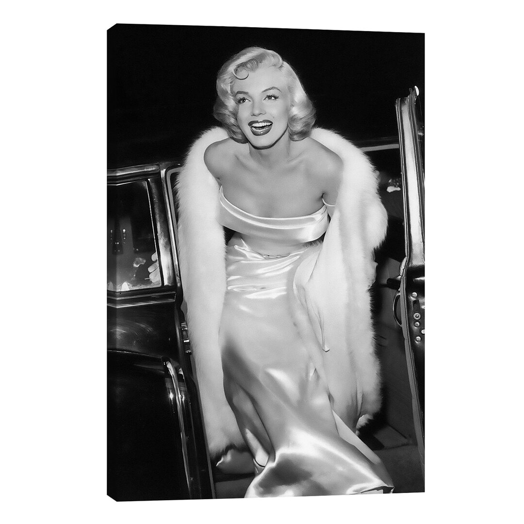 Leinwandbild Marilyn Monroe Stepping Out Of Limousine von Silvia Vassileva