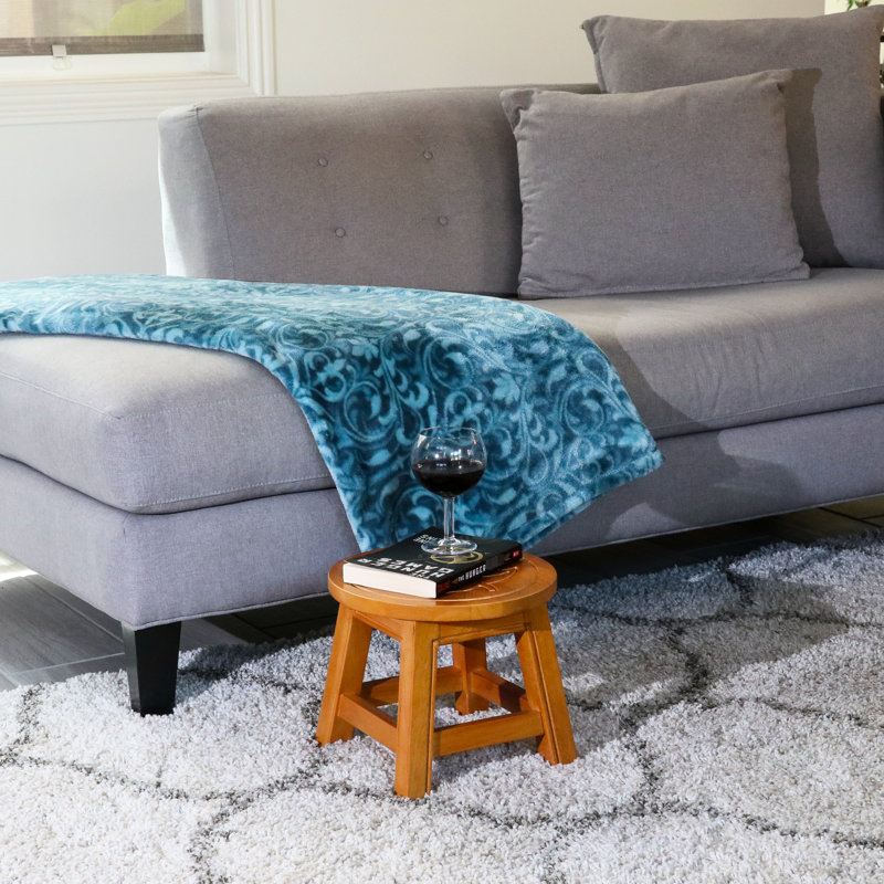 Escabeau en bois naturel, orné d'une jolie feuille d'érable - finition fonctionnelle, décoration captivante