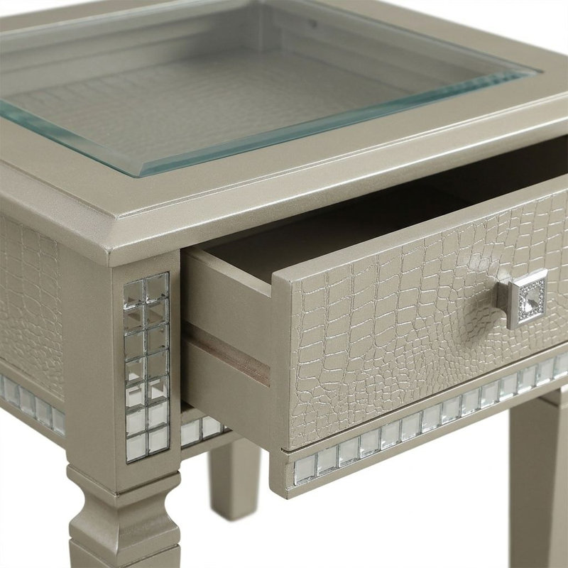 Margo Table de bout carrée argentée à miroir avec panneaux de texture crocodile et tiroir de rangement