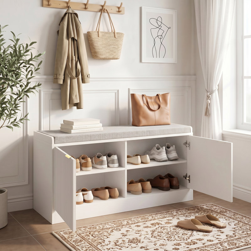 Banc de rangement de 39 po de largeur avec coussin de siège rembourré, banc à chaussures spacieux avec 2 portes et tablette réglable pour les entrées, les chambres et les salons