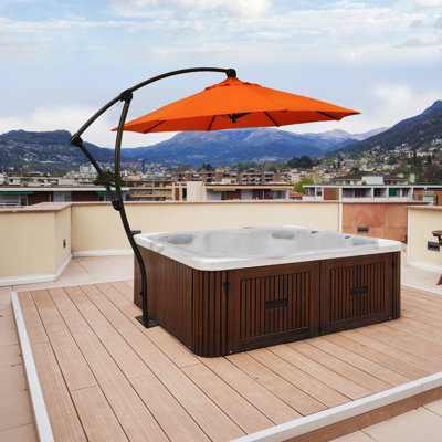 Parasol en porte-à-faux 9 po avec base de spa, manivelle, cadre bronze, rotation sur 360 °