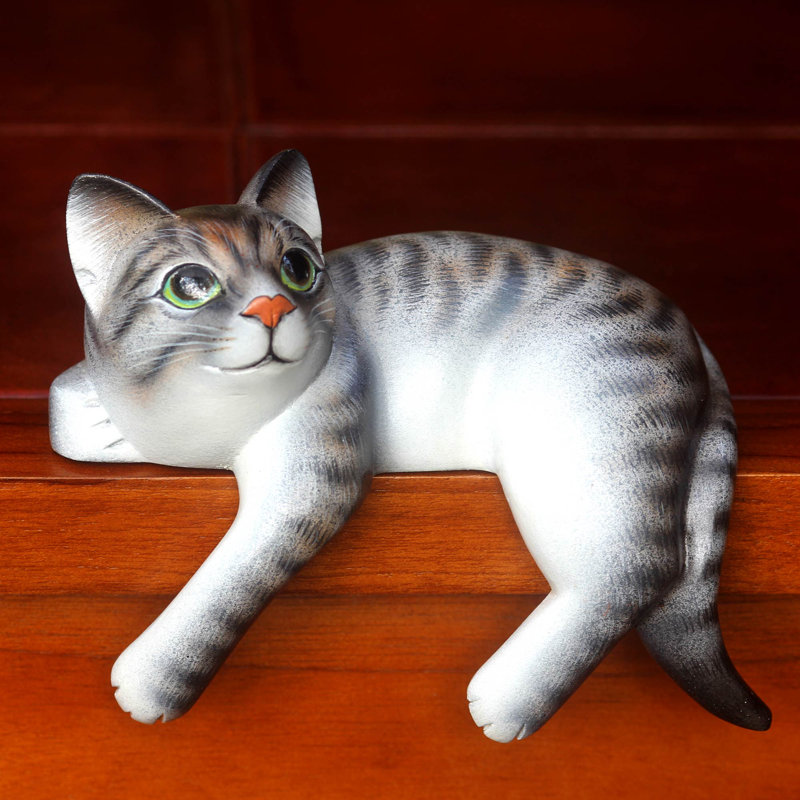 Sculpture pour chat signé balinais tabby allongé Somersall