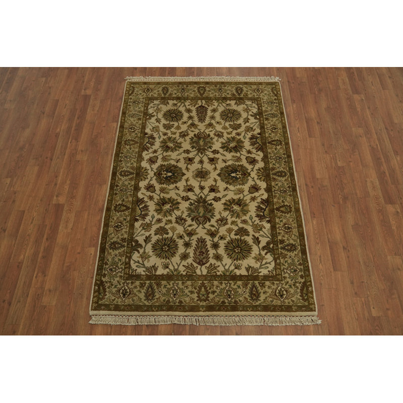 Tapis oriental élégant à motif floral beige et olive Agra 4 x 6