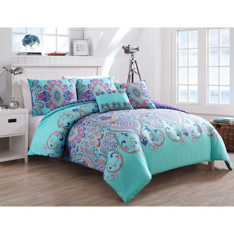 Amherst 5-Piece Reversible Damask Comforter Set, King Comforter + 2 Shams + 2 Throw Pillows