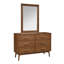 Commode 5 tiroirs Mid-Century en bois massif avec poignées en nickel et système de verrouillage anti-basculement, parfait pour le rangement organisé dans les chambres