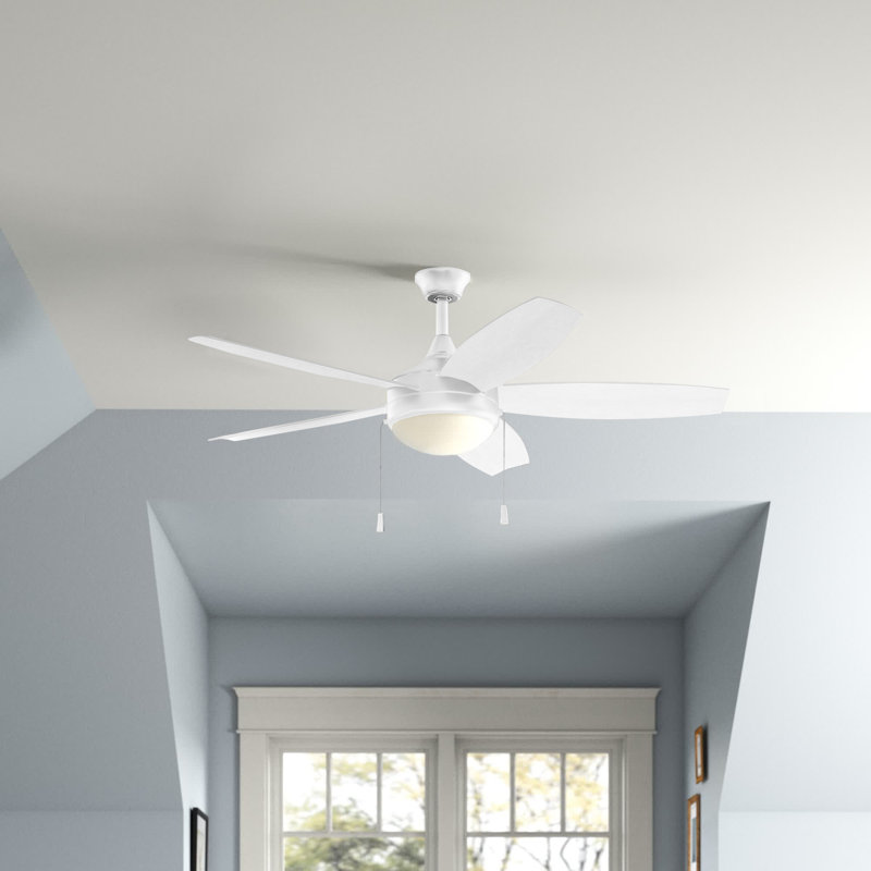 Ventilateur de plafond standard à 5 pales de 52 po avec chaîne de traction et ensemble d'éclairage inclus, Blanc