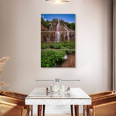 Cascade rocheuse dans le parc de Plitvice