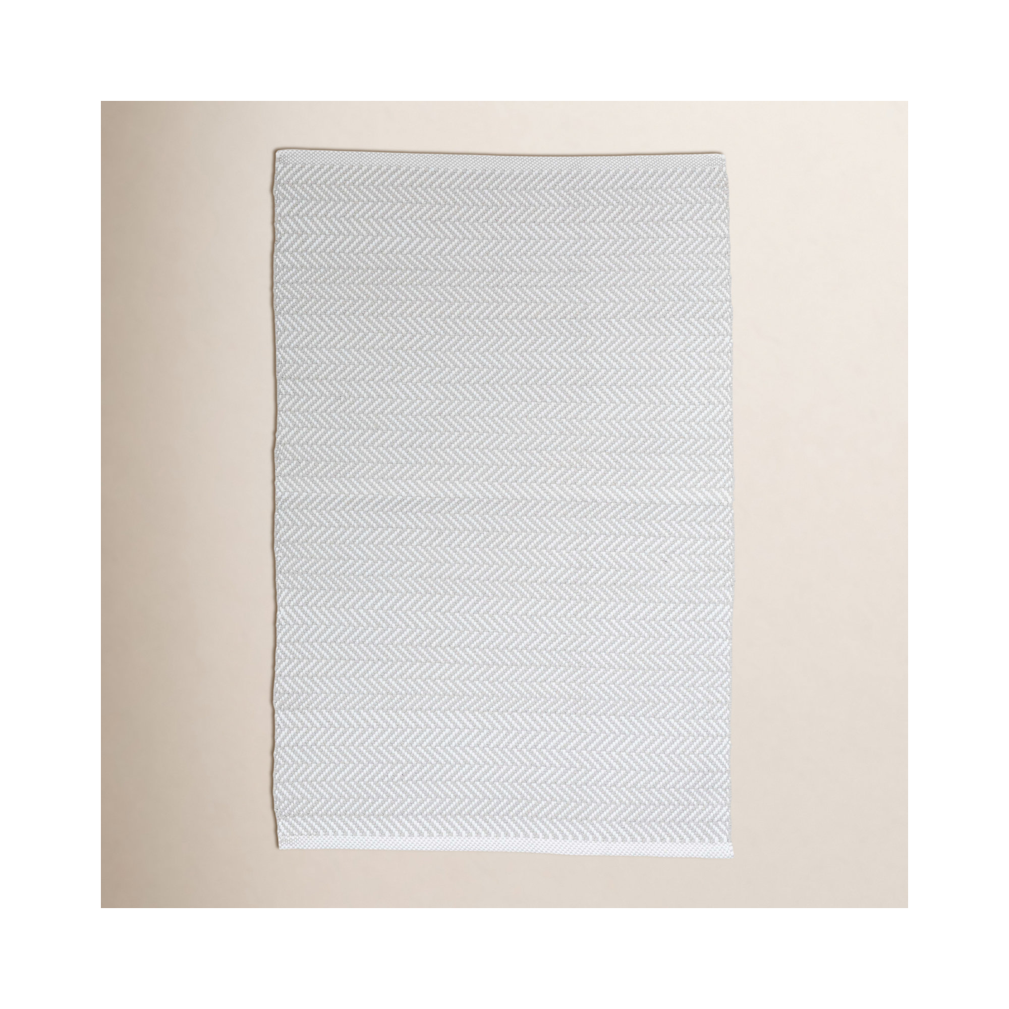 Herringbone Pearl Handwoven Indoor/Outdoor Rug, Rectangle 2' x 3', Pearl Gray/White