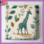 Girafe avec des feuilles et des draps-125033201