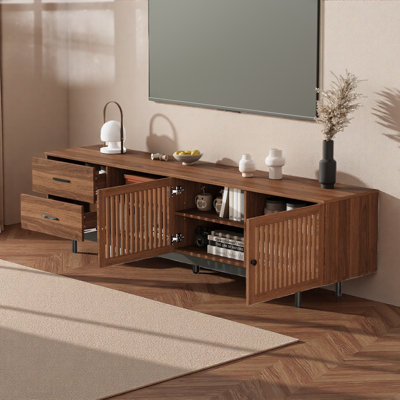 Meuble télé moderne avec 2 tiroirs profonds, armoire de rangement avec portes à lattes chics et gestion des câbles