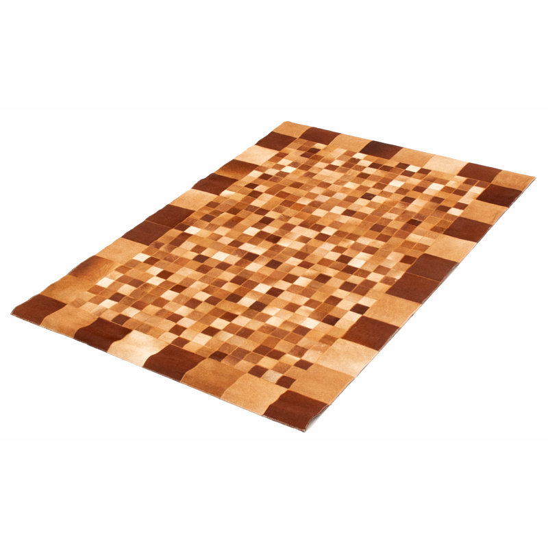 Tapis brun en cuir de vache fabriqué à la main Haghbarth