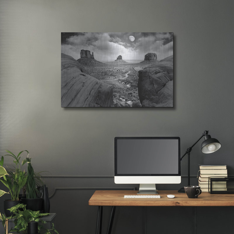 «Monument Valley Moonrise, Arizona 07» par Monte Nagler, art mural en métal, H 24 po x l 36 po