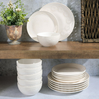 Gibson Alemany 18 Piece Dinnerware Set, Service For 6 In Linen