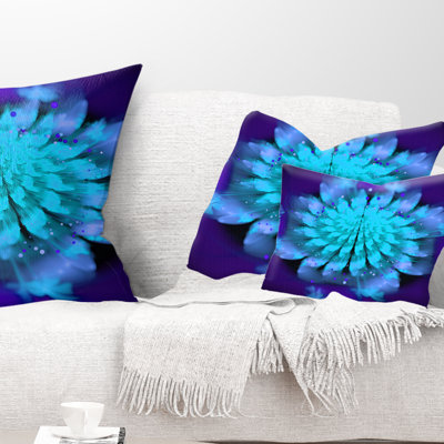 Coussin décoratif à motif floral Fractal Blue Spread Out Flower