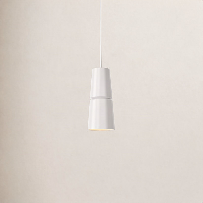 Luminaire suspendu conique à 1 lumière Logan, H 18 po x l 8 po x P 8 po, Blanc mat, Nickel brossé