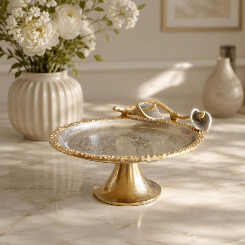 Plateau décoratif sur piédestal orné de style lys calla