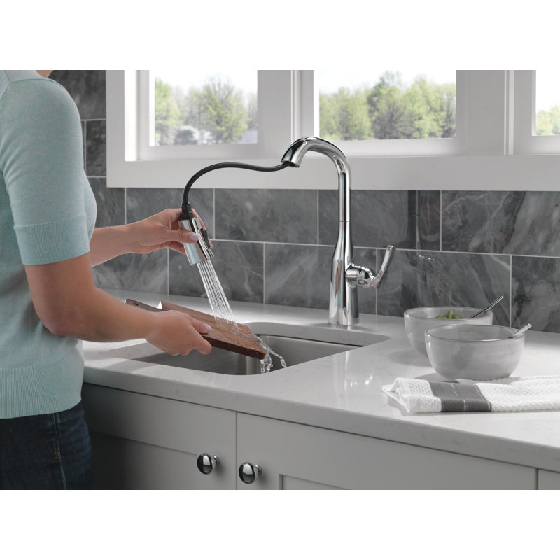 Robinet de bar escamotable Stryke avec technologie Diamond Seal et avec accessoires, Chrome chrome