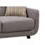 Canapé trois places en mélange de polyester avec structure matelassée, pieds en bois massif, rembourrage en mousse haute densité et 2 coussins décoratifs