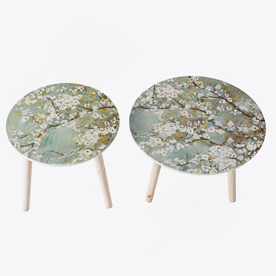 Tables d'appoint en bois aggloméré inspirées de la nature avec motif de fleurs de cerisier, parfaites pour ajouter un impact visuel et de l'élégance à n'importe quelle pièce