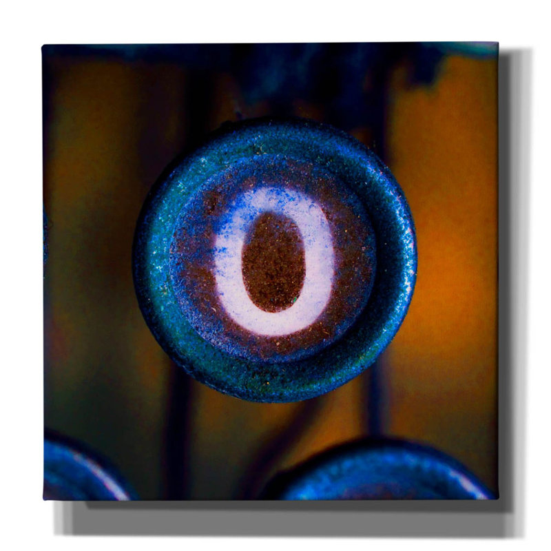 Lettre O de la machine à écrire «Love on Canvas» par Tom Quartermaine, reproduction, H 37 po x l 37 po x P 1,5 po