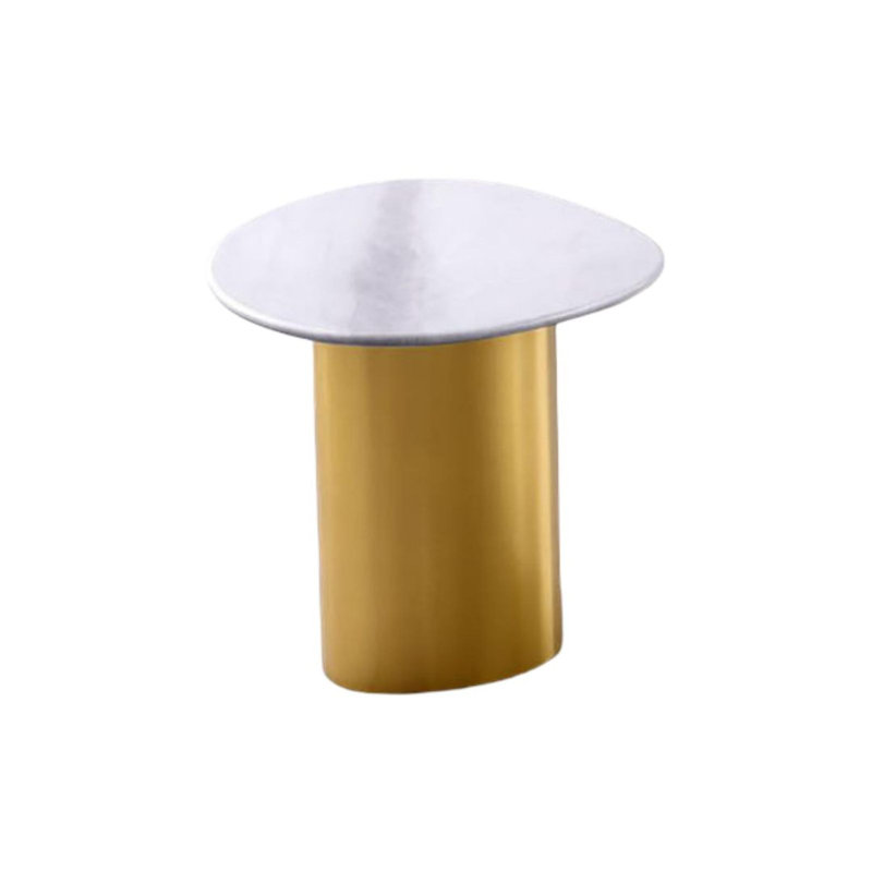 Table d'appoint de style contemporain avec plateau en pierre frittée et pieds dorés aux coins doux, finition blanche et or mat