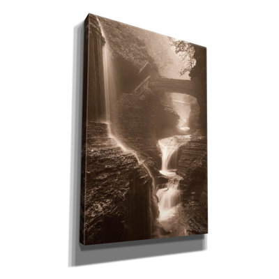 «Waterfall on a Rainy Day» par Balazs Solti, art mural sur toile