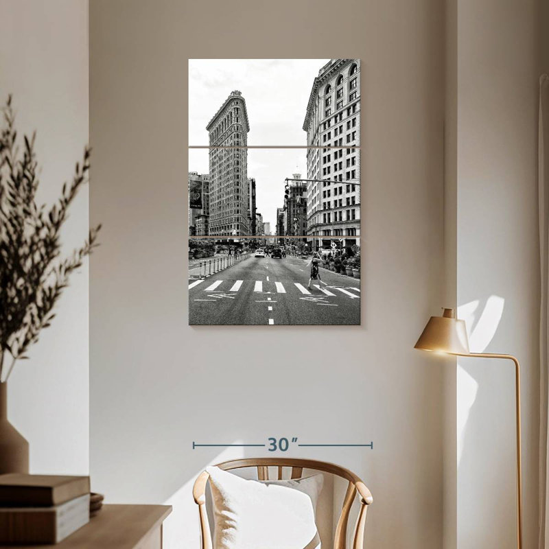 Nicci The Flatiron Building, H 57 po x l 36 po