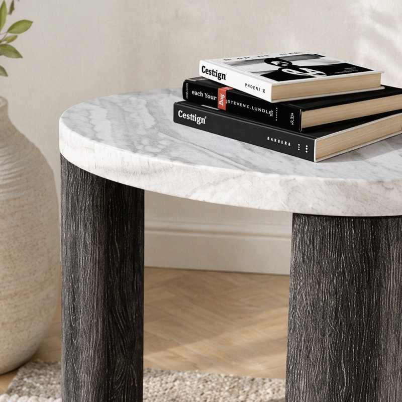 Table de bout triangulaire de style contemporain en marbre