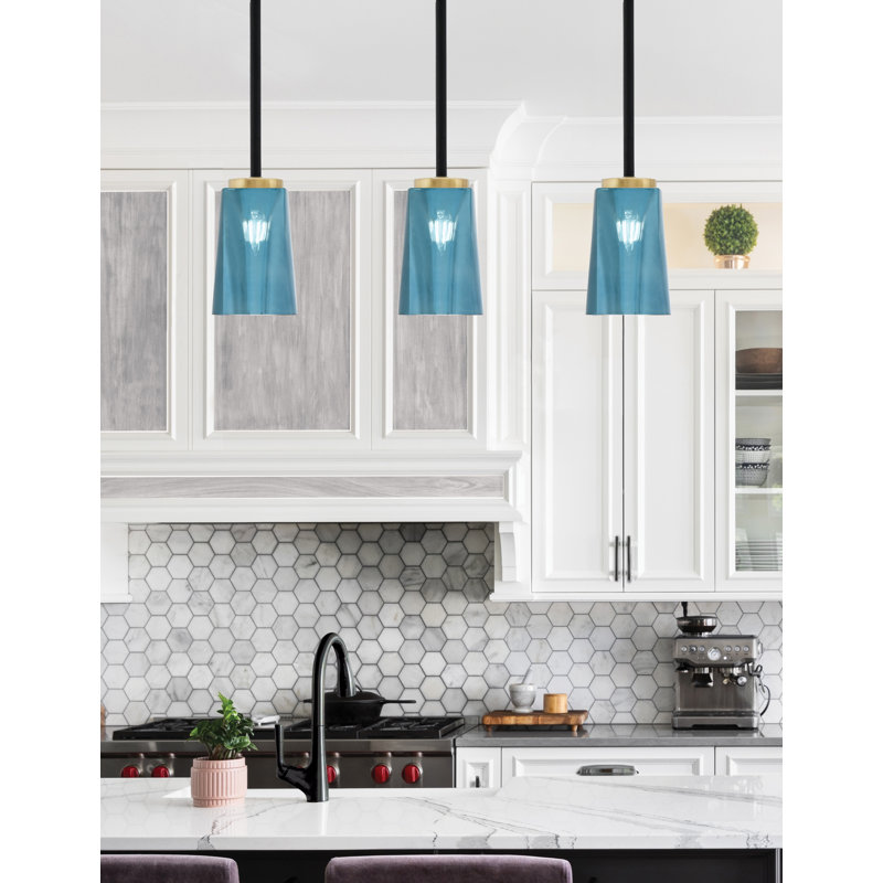 Suspension Anderson Stem Hung Mini présentée en finition noir mat et laiton New Age, avec verre fumé à bulles de 11,4 cm de largeur x 16,5 cm de hauteur.