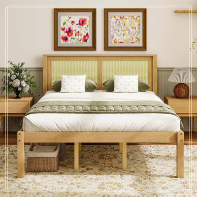 Grand lit plateforme en bois massif avec tête de lit en rotin, cadre de lit bohème de style campagnard, rangement sous le lit, aucun sommier nécessaire, bois naturel