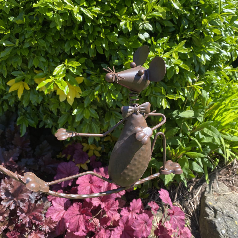 Isiah Animals Metal Garden Statue