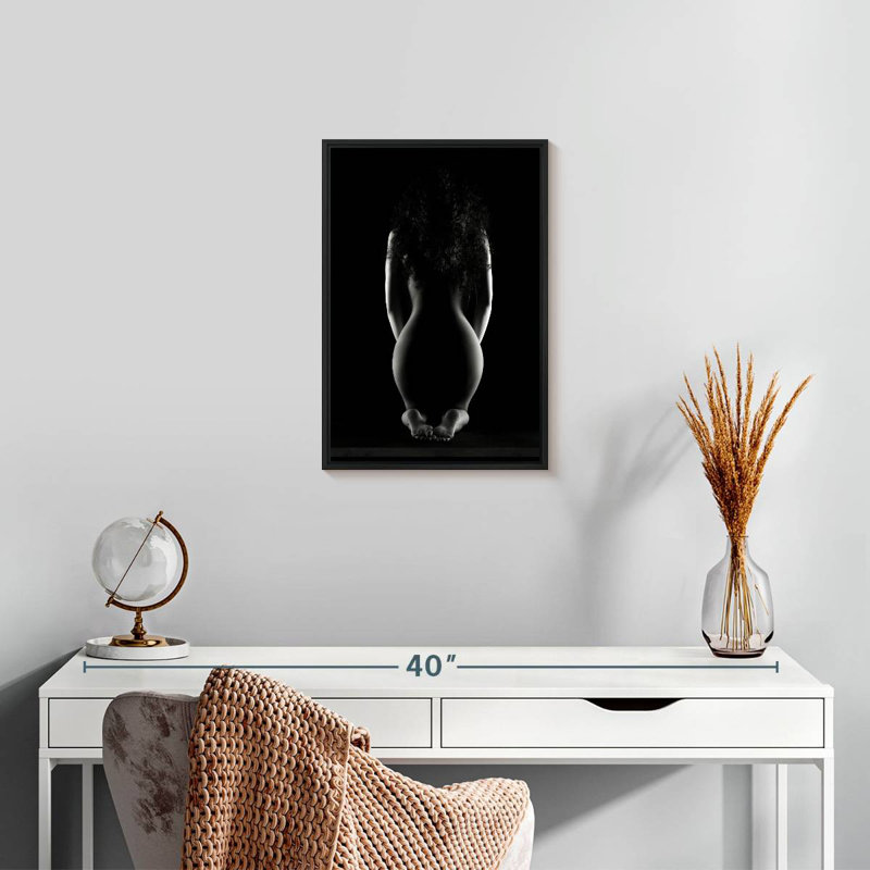 Silhouette de femme nue BW III, 13 po x 19 po, Cadre flottant noir