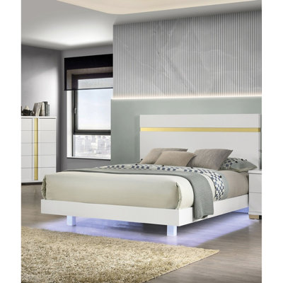 Structure de lit double avec DEL sous le lit, style contemporain blanc / or, bois d'ingénierie, bois d'hévéa, garniture en acrylique, preuve de taille moderne, prêt pour les matelas, housses