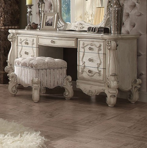 Queenies Vanity