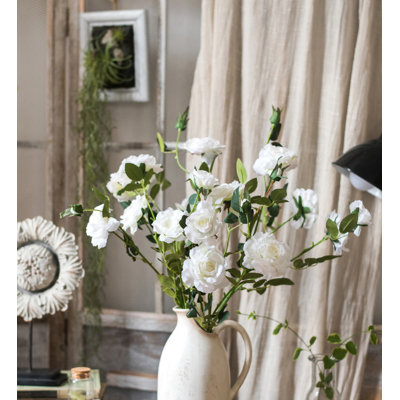 Tige de rose en fleur