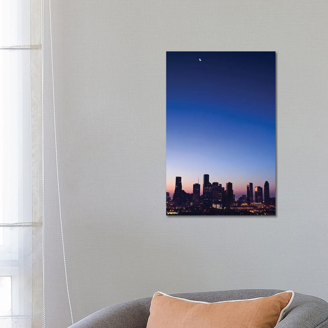 Texas, Crescent Moon Over Houston von Rob Tilley - Galerie-verpackte Leinwand Giclée